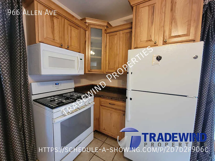 Beautiful 2 Bed 1 Bath Single Family Home — Photo 4