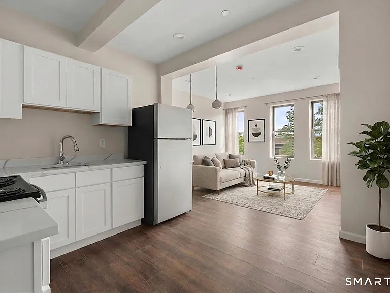 27 Main St #6 — Photo 2