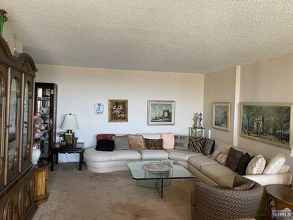 3rd image of 300 Winston Dr APT 1519