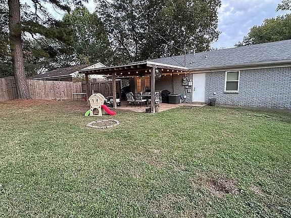 3rd image of 2292 Colonial Hills Dr