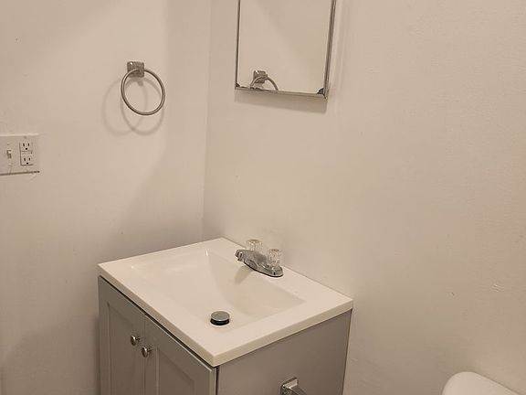 5th image of 206 Alesa Dr Unit A