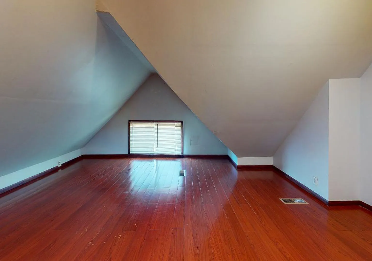 522 12th Ave SE — Photo 3