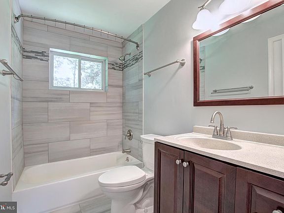 4th image of 3606 Larchmont Dr