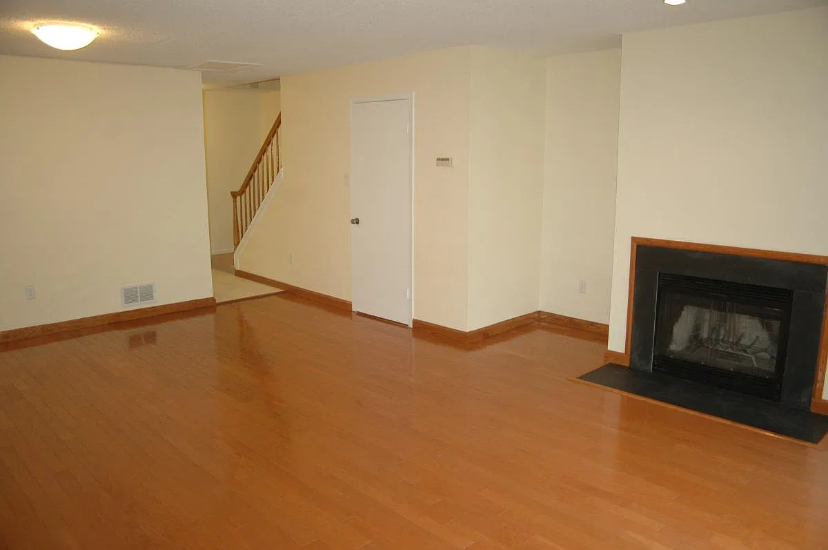 102 Tennyson Dr — Photo 3