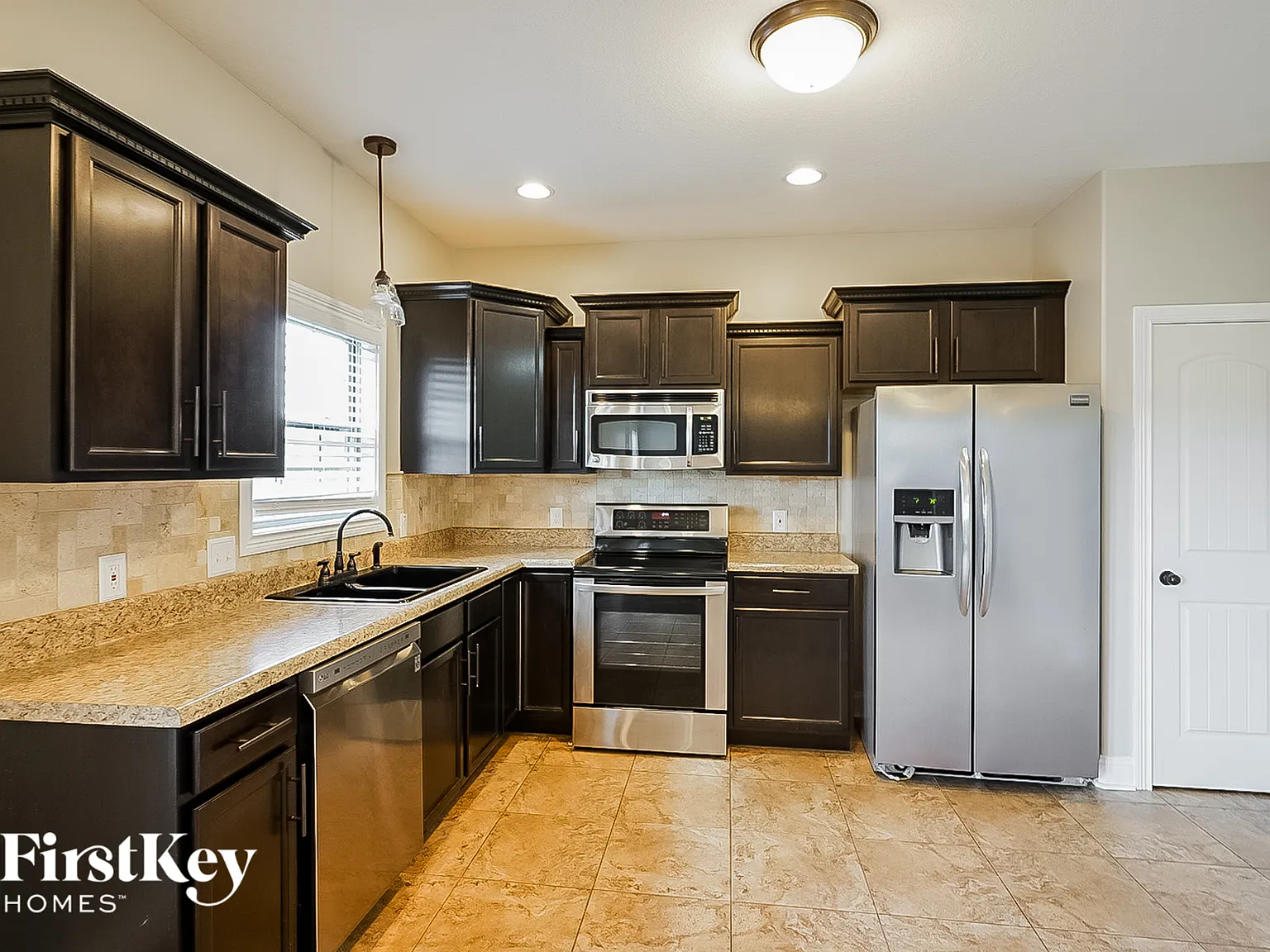 4 bed, 3.5 bath, 2260 sqft, $2,160 — Photo 4