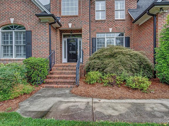 2nd image of 3724 Sand Wedge Dr