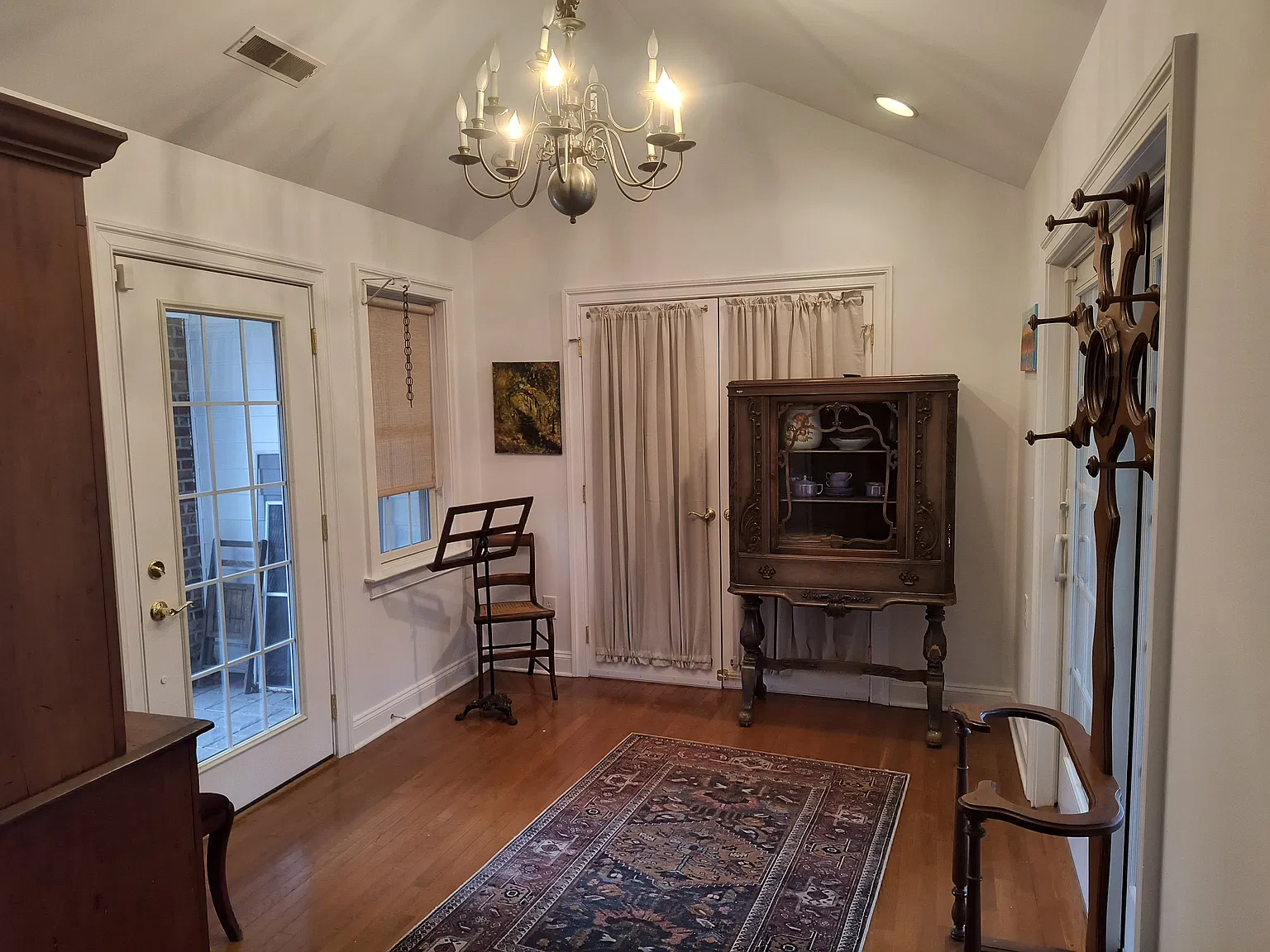 1 bed, 1500 sqft, $1,550 — Photo 2