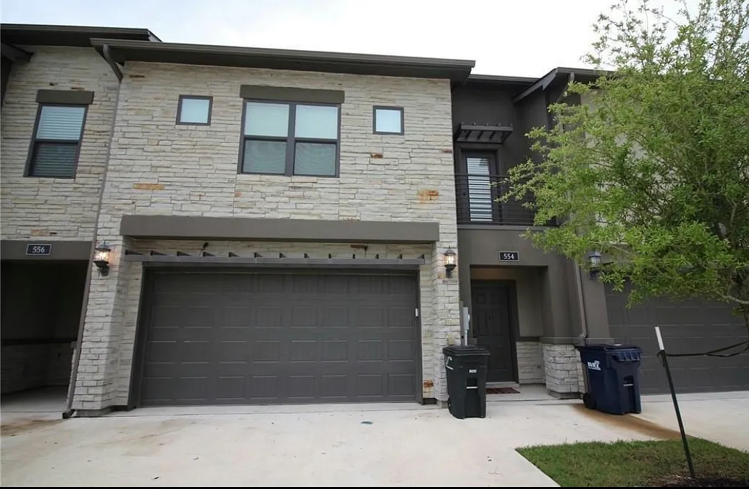 Different unit. Same exterior - 502 Momma Bear Dr