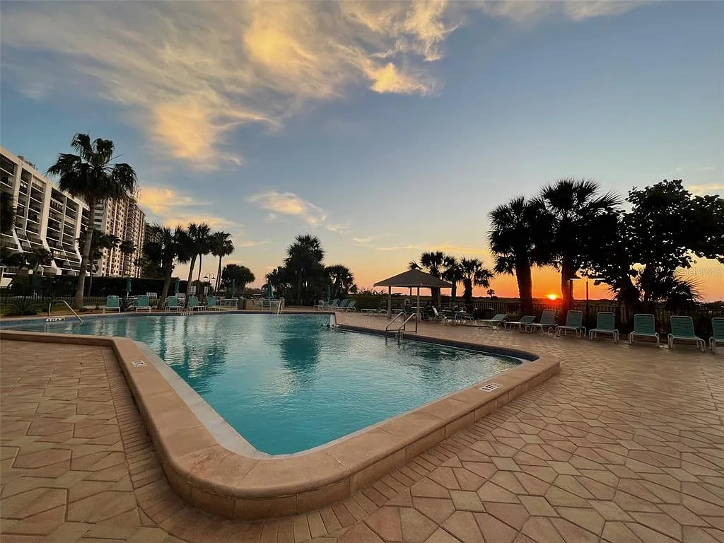 2 bed, 2.0 bath, 1111 sqft, $3,500 — Photo 3