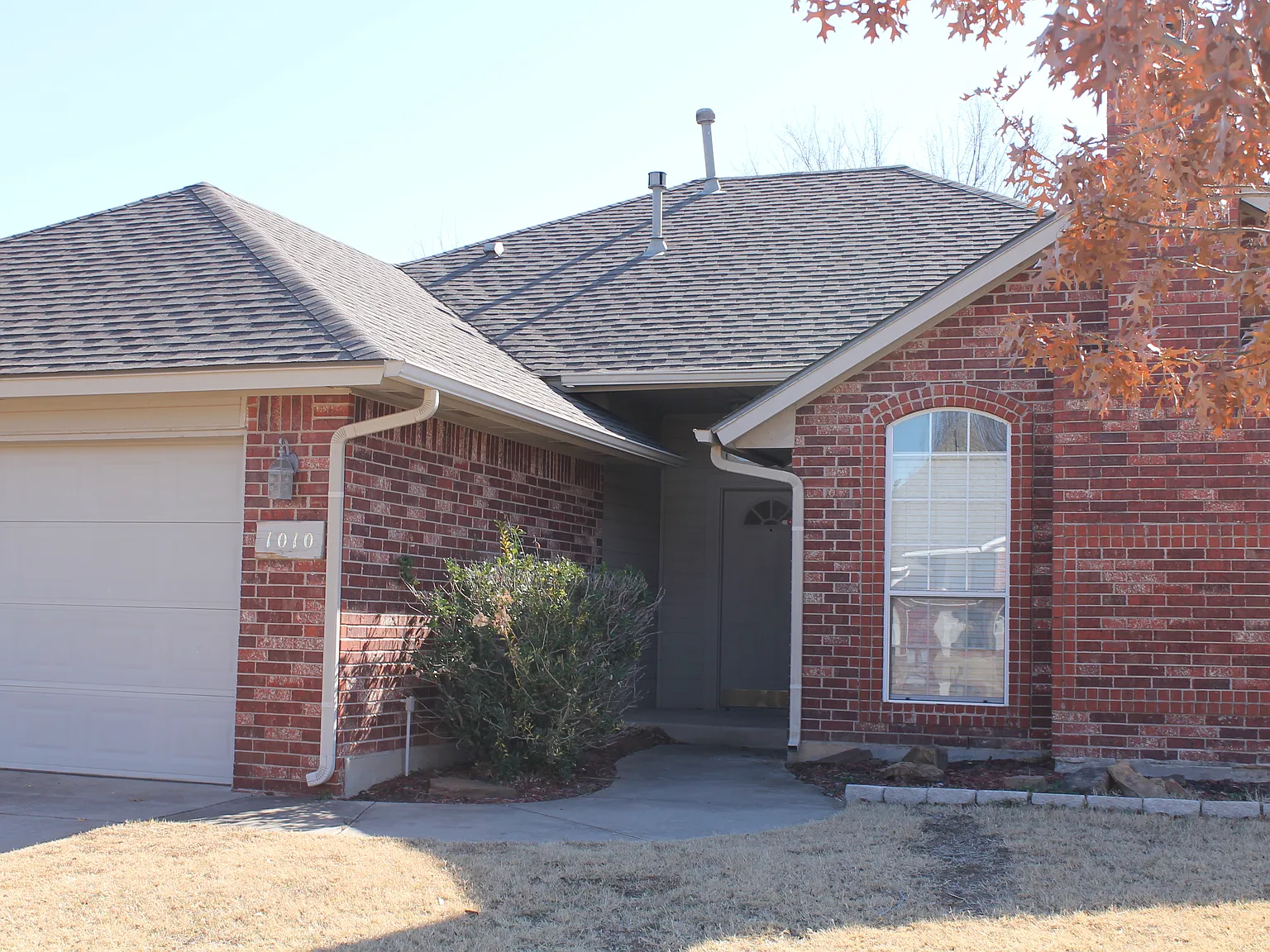 3 bed, 1602 sqft, $1,650 — Photo 1