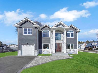 12 Elmira Street, Hicksville, NY, 11801
