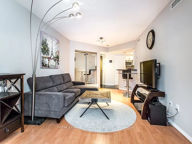 1001 Bay St #1007 — Photo 4