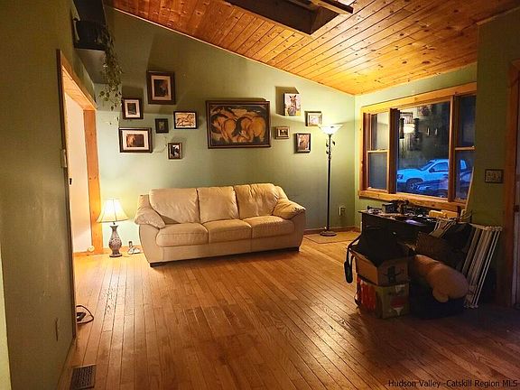 3rd image of 29 Glen Circle Dr