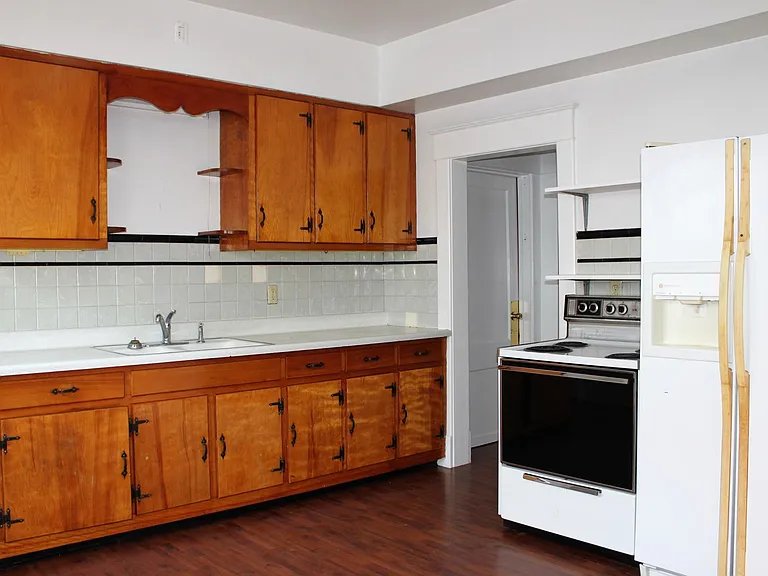 234 W 3rd St — Photo 11