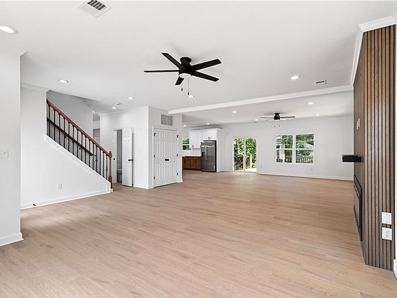 4th image of 315 De Laura Dr