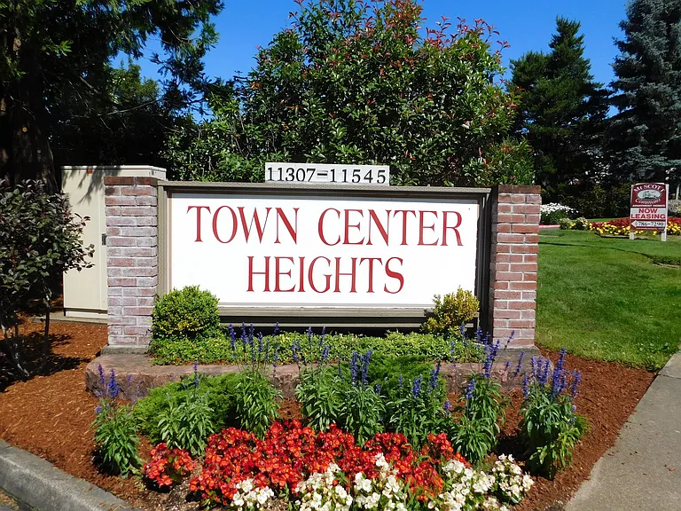 Town Center Heights Apartments — Photo 20