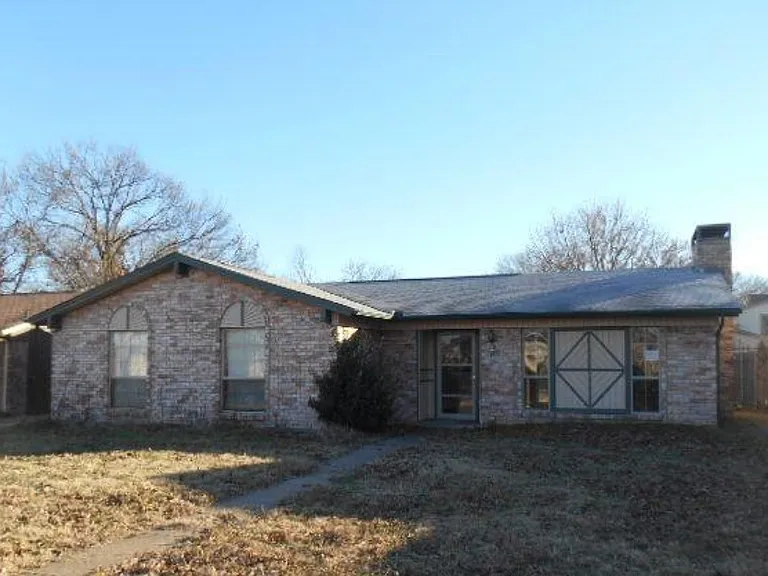 1914 Aspen Ln — Photo 1