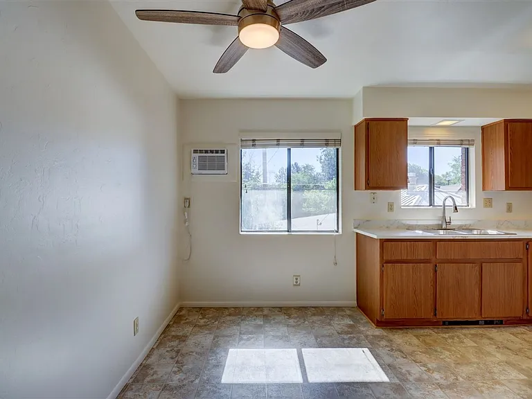 645 Ash St — Photo 9