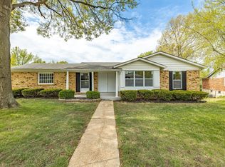 14 Waterways Ct, Florissant, MO 63033
