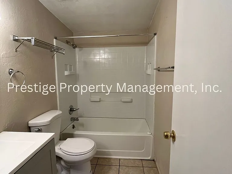 2302-2312 N Ralph Ave — Photo 37