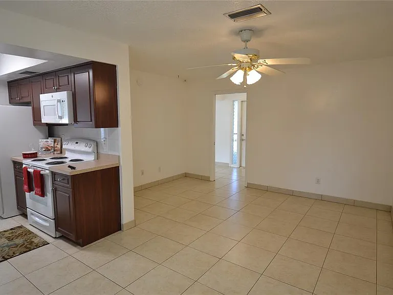 2357 White Oak Cir — Photo 6