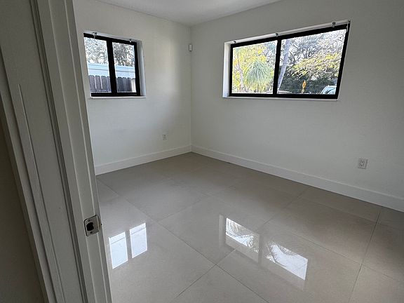 5th image of 12635 SW 84th Avenue Rd