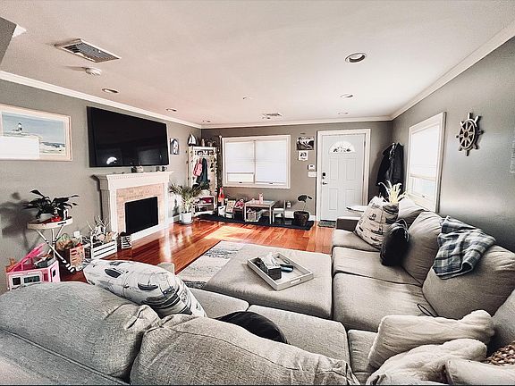 3rd image of 33 Central Ave