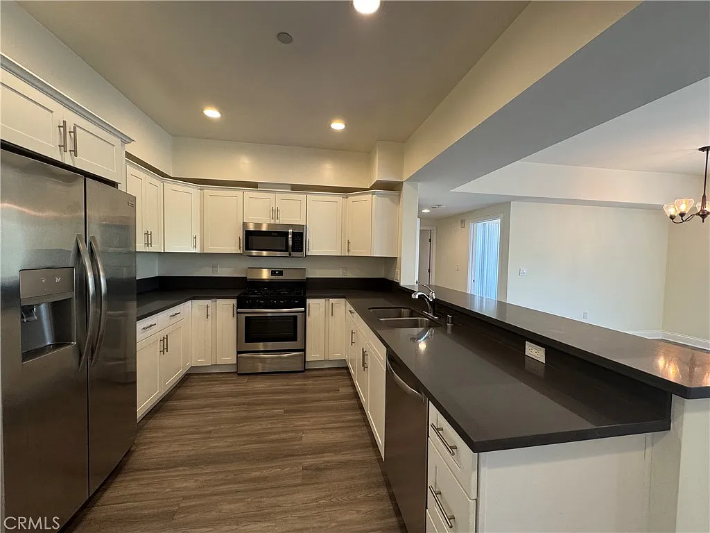 2 bed, 1200 sqft, $3,195 — Photo 2