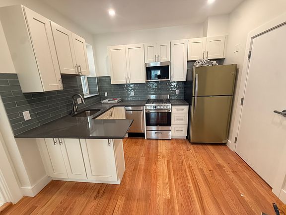 4th image of 33 Peterborough St #23