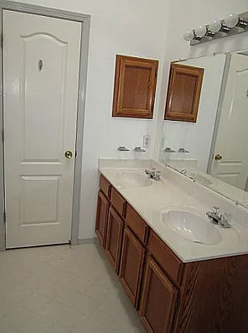 1468 Plaza Verde Dr — Photo 11