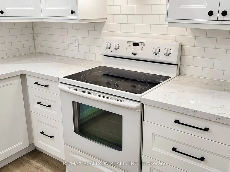 3927 Vandorf Side Rd #BASEMENT — Photo 11