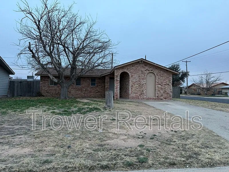 3 bed, 2.0 bath, 1200 sqft, $1,600 — Photo 1