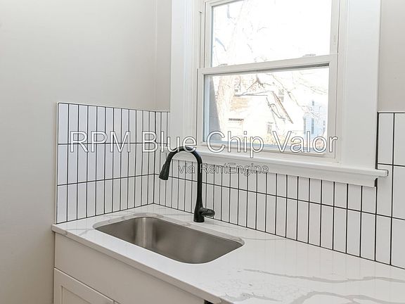 5th image of 5214 Warren Ave #1