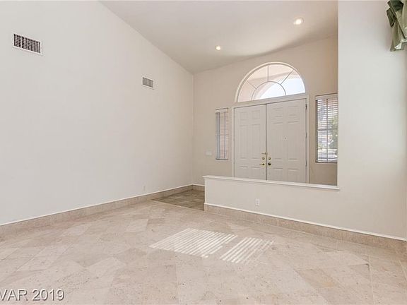 4th image of 867 Carey Hall St
