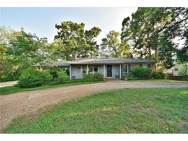 1051 Oak Glen Cir photo 1