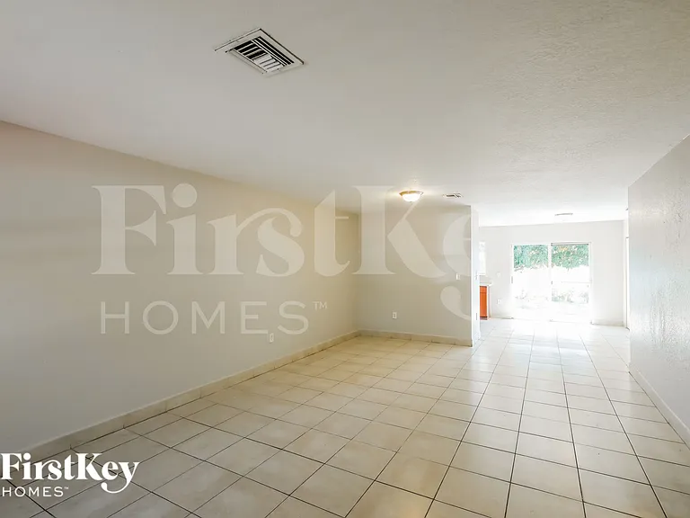 19420 NW 32nd Ave — Photo 2