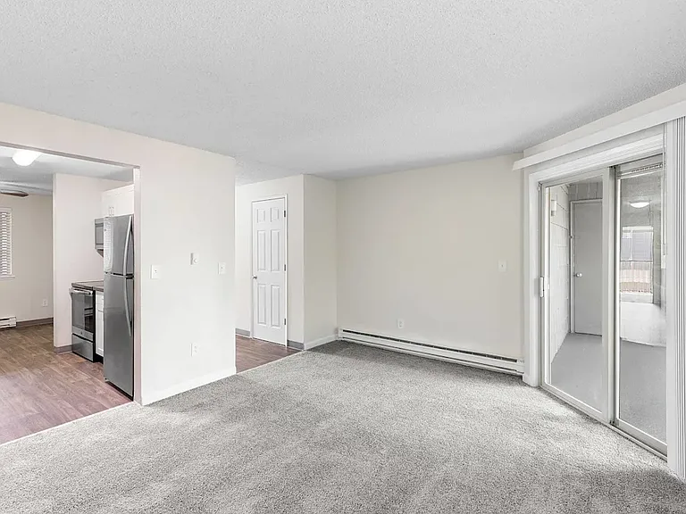 Meridian West Apartments — Photo 5