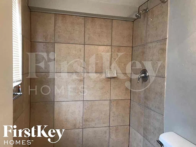 514 E Taylor St — Photo 15