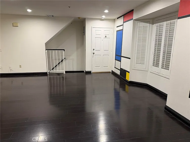 329 Genoa St #D — Photo 16