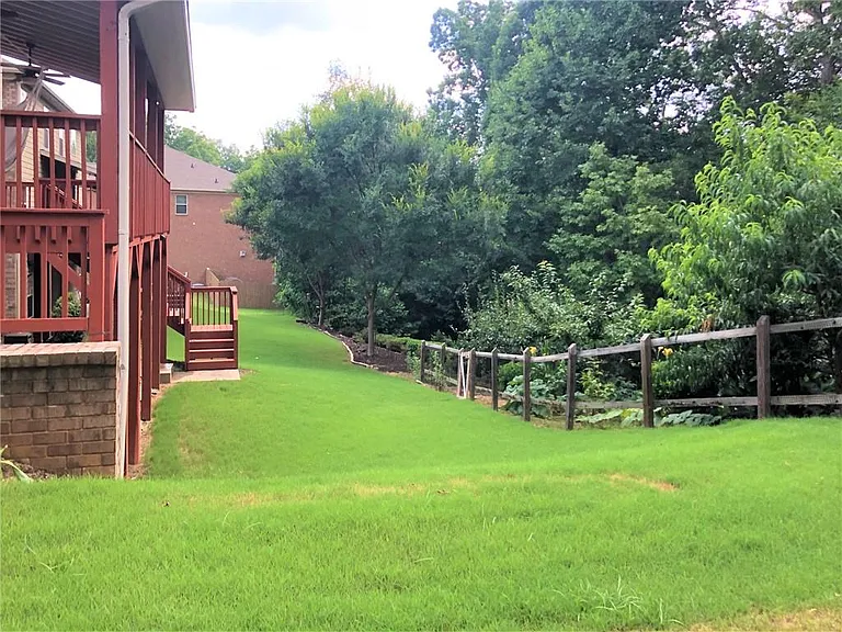 550 Nichols View Way — Photo 4
