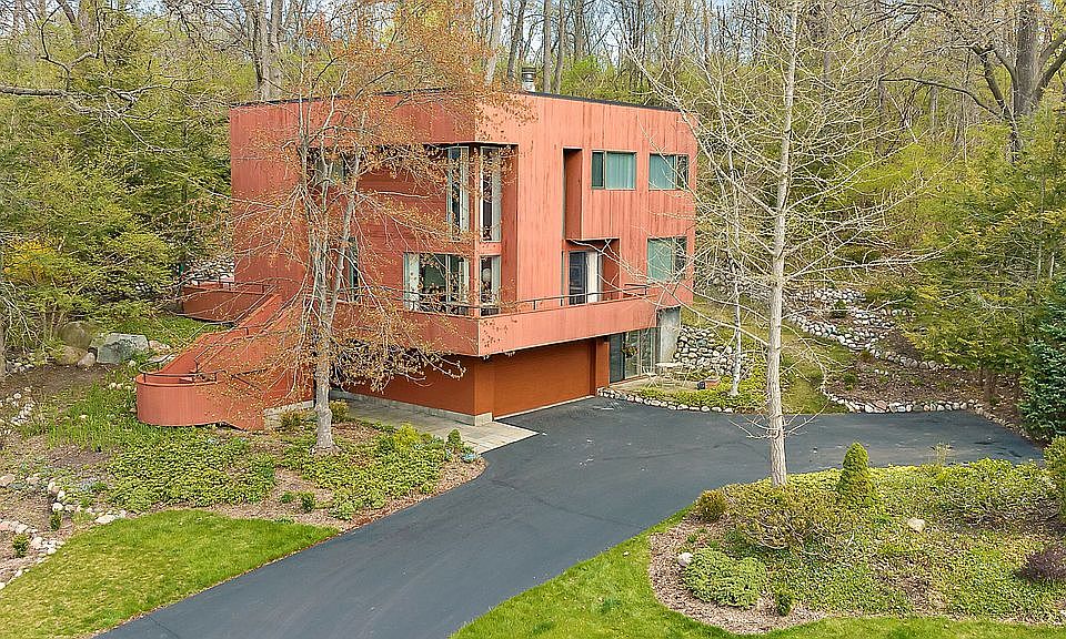 1st image of 820 Watershed Dr