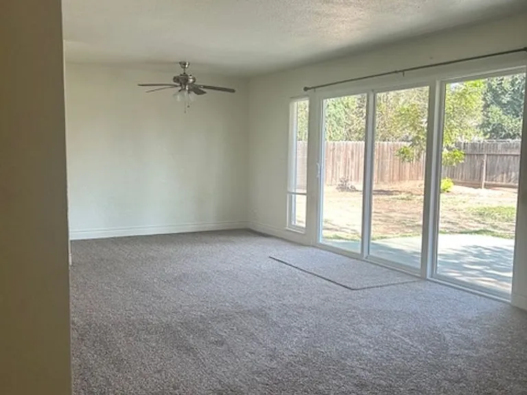 4436 N Van Dyke Ave — Photo 18