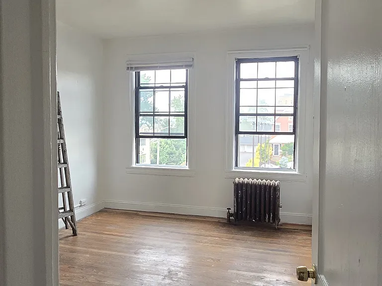 17 W Central Blvd — Photo 2
