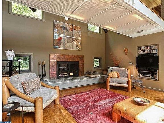 5th image of 2211 N Grant Ave