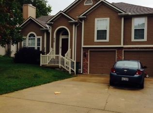 425 SE Ashton Dr, Lees Summit, MO 64063