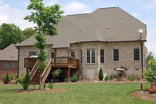 3rd image of 700 Old Squaw Dr