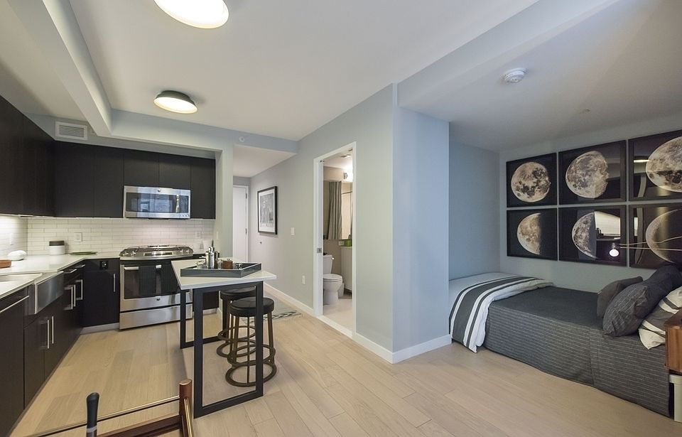 1st image of 535 W 43rd St APT S6e