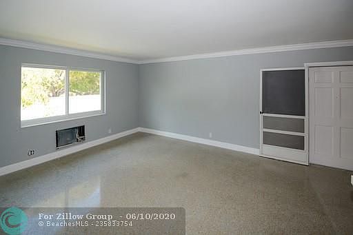 5th image of 806 NE 16th Pl APT 3