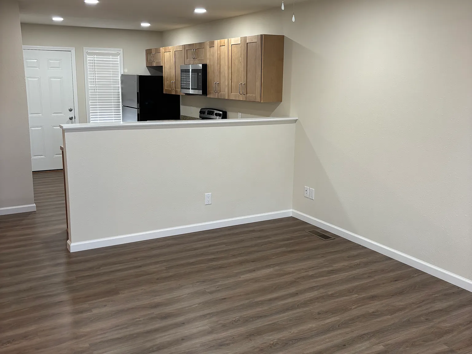2 bed, 750 sqft, $1,325 — Photo 2