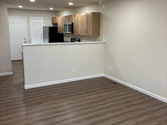 2nd image of 152 Taylor St #101